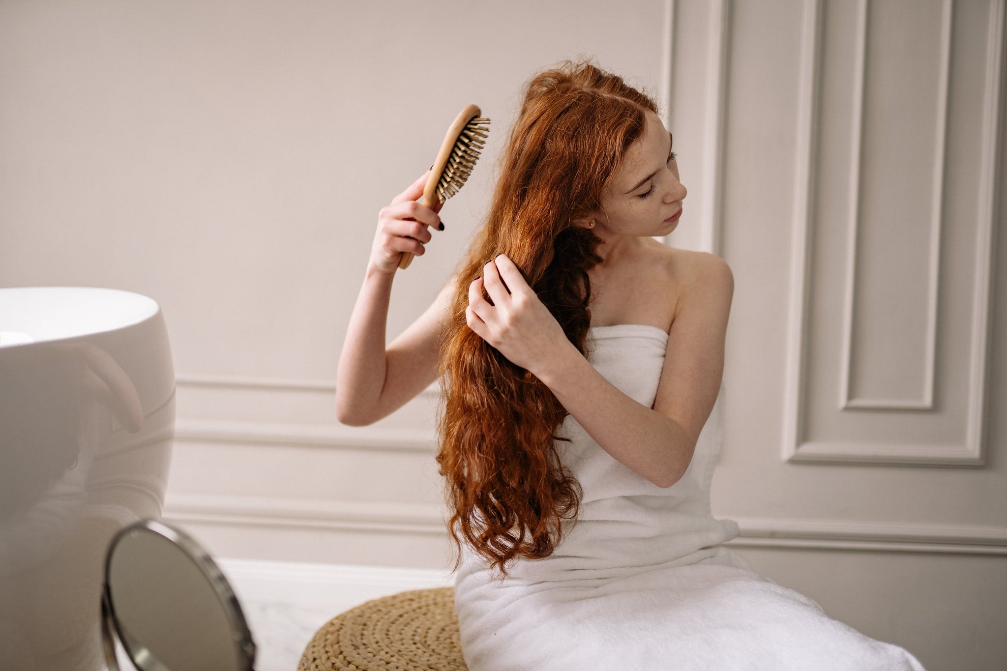 Weshalb die Art, wie du deine Haare kämmst, so einen großen Unterschied machen kann